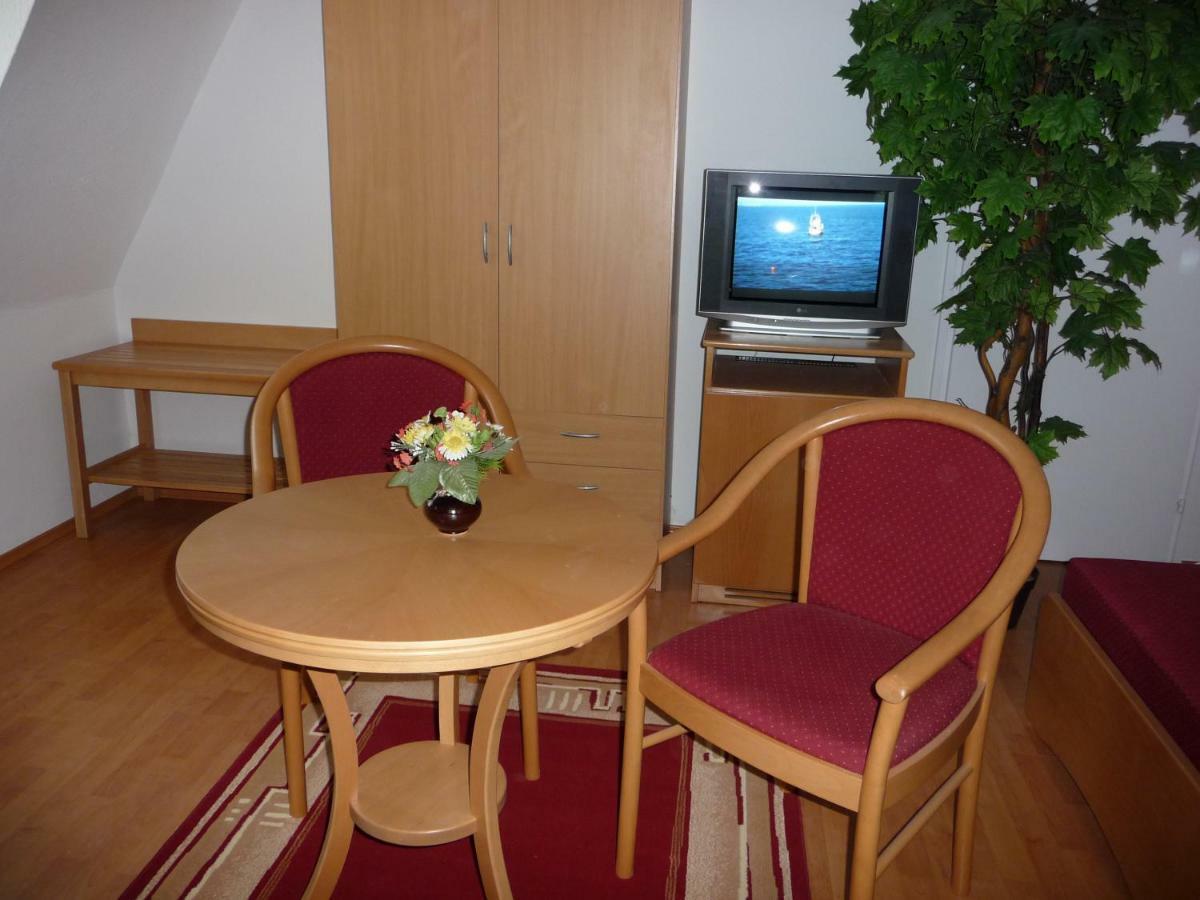 Balaton Art Guesthouse Balatonszárszó Dış mekan fotoğraf