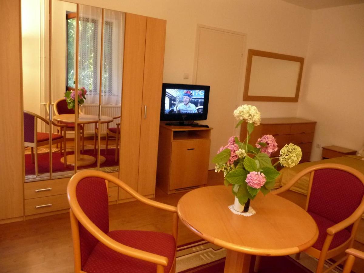 Balaton Art Guesthouse Balatonszárszó Dış mekan fotoğraf