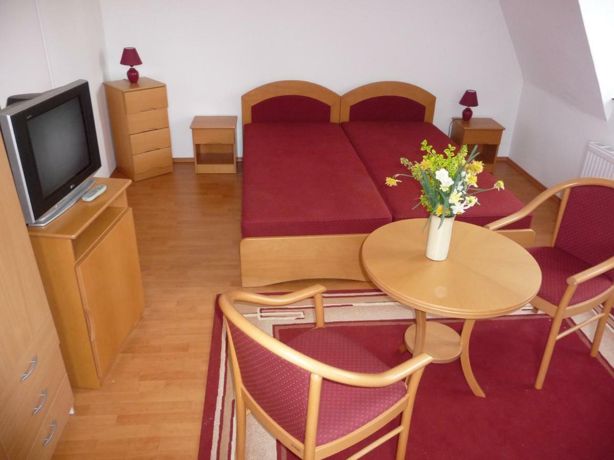 Balaton Art Guesthouse Balatonszárszó Dış mekan fotoğraf