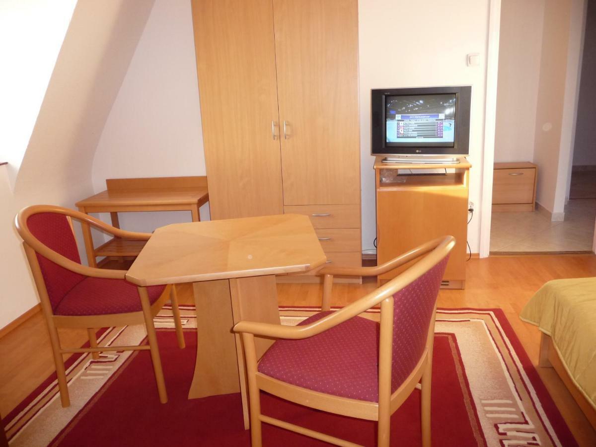 Balaton Art Guesthouse Balatonszárszó Dış mekan fotoğraf